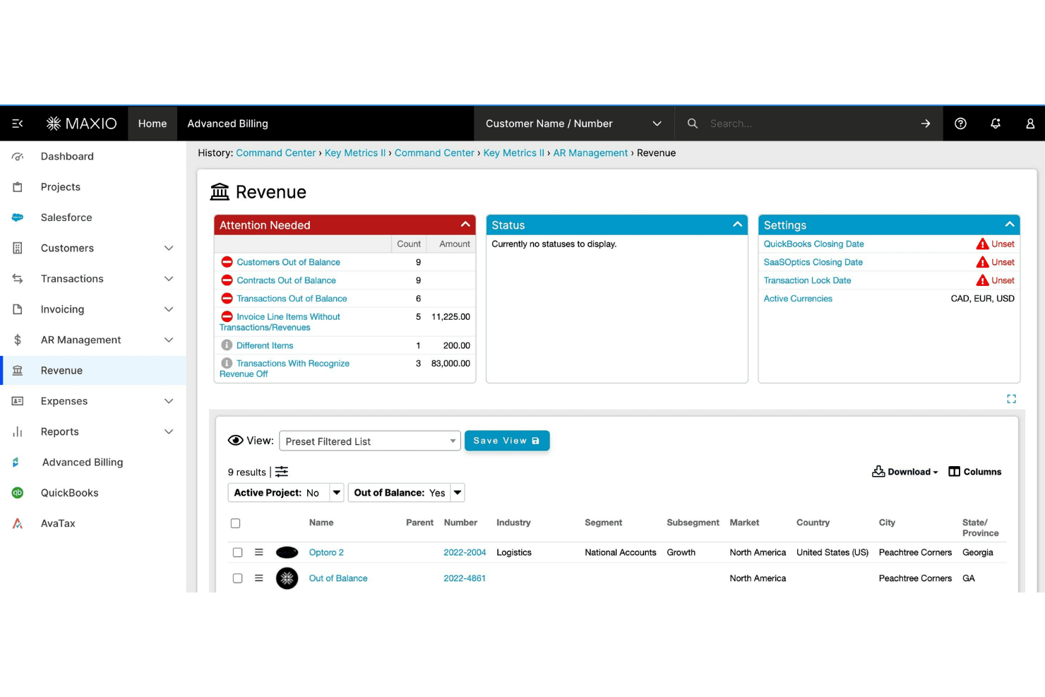 Panel de ingresos de Maxio que muestra alertas que requieren atención, un panel de estado, la configuración y una lista de clientes.