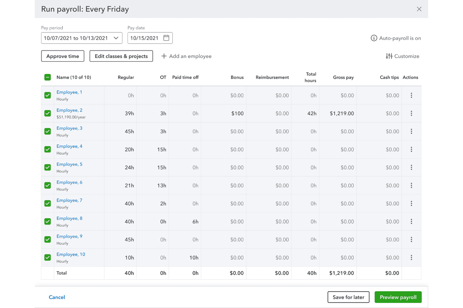 QuickBooks Payroll-lønkørselsskærm, der viser 10 medarbejdere med samlede tal for timer, overarbejde og bruttoløn.